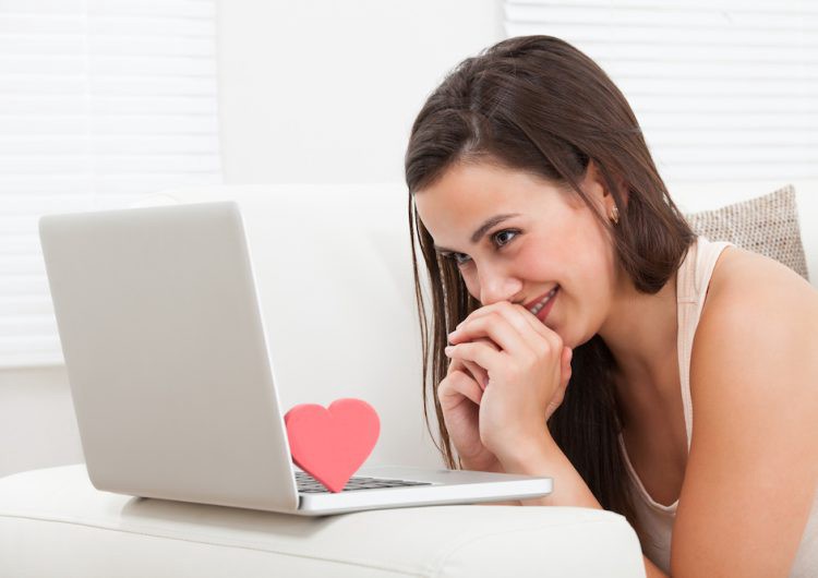Advantages of Signing Up for Online Dating Sites – So Munch Love